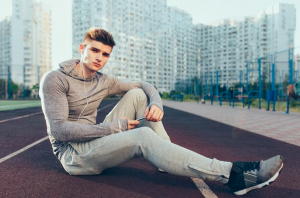 From the Gym to the Streets: Styling Men's Sportswear for Everyday Fashion